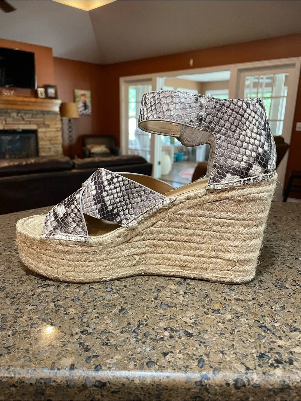 Marc Fisher LTD Amari Ankle Strap Espadrille Wedges Sz 8.5 Snake Print Leather